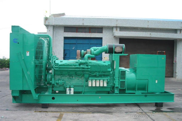 青浦工厂发电机应急发电时如何更准确地检查发电机状态？