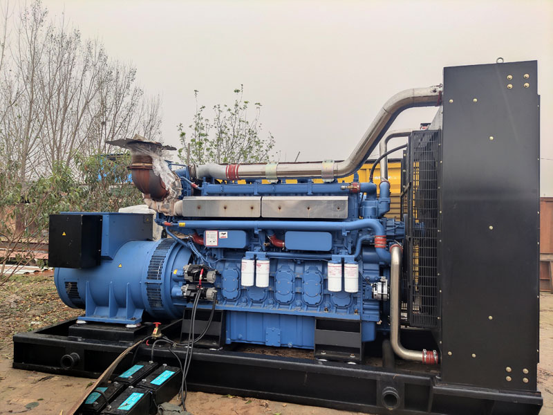 青浦柴油发电机组更换机油时，应遵循哪些步骤？